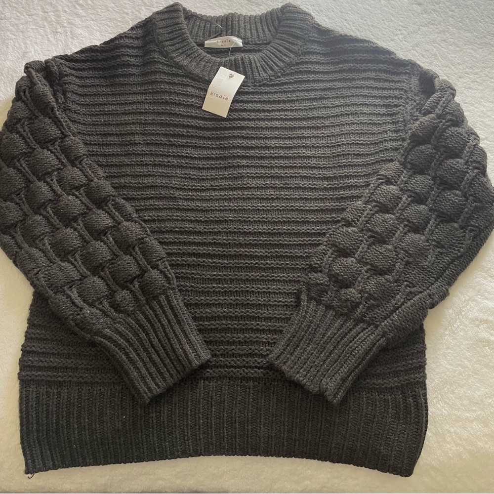 Elodie Bubble Sleeve
Pullover Sweater
